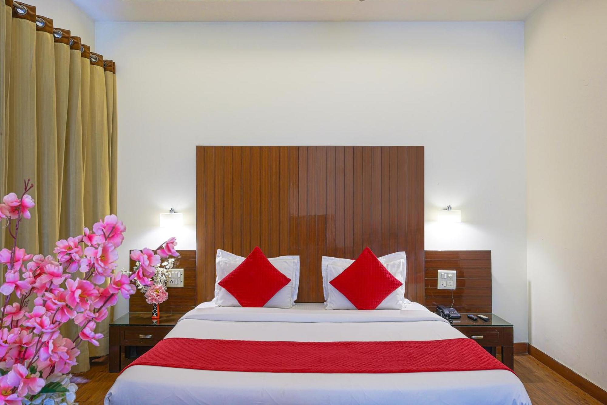 Hotel Haris Mg Road Gurugram Gurgaon Bagian luar foto