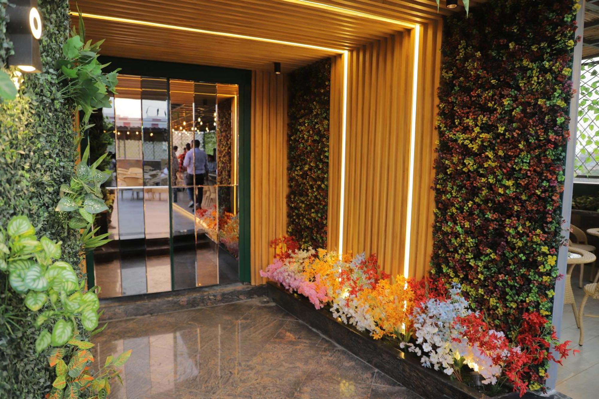 Hotel Haris Mg Road Gurugram Gurgaon Bagian luar foto