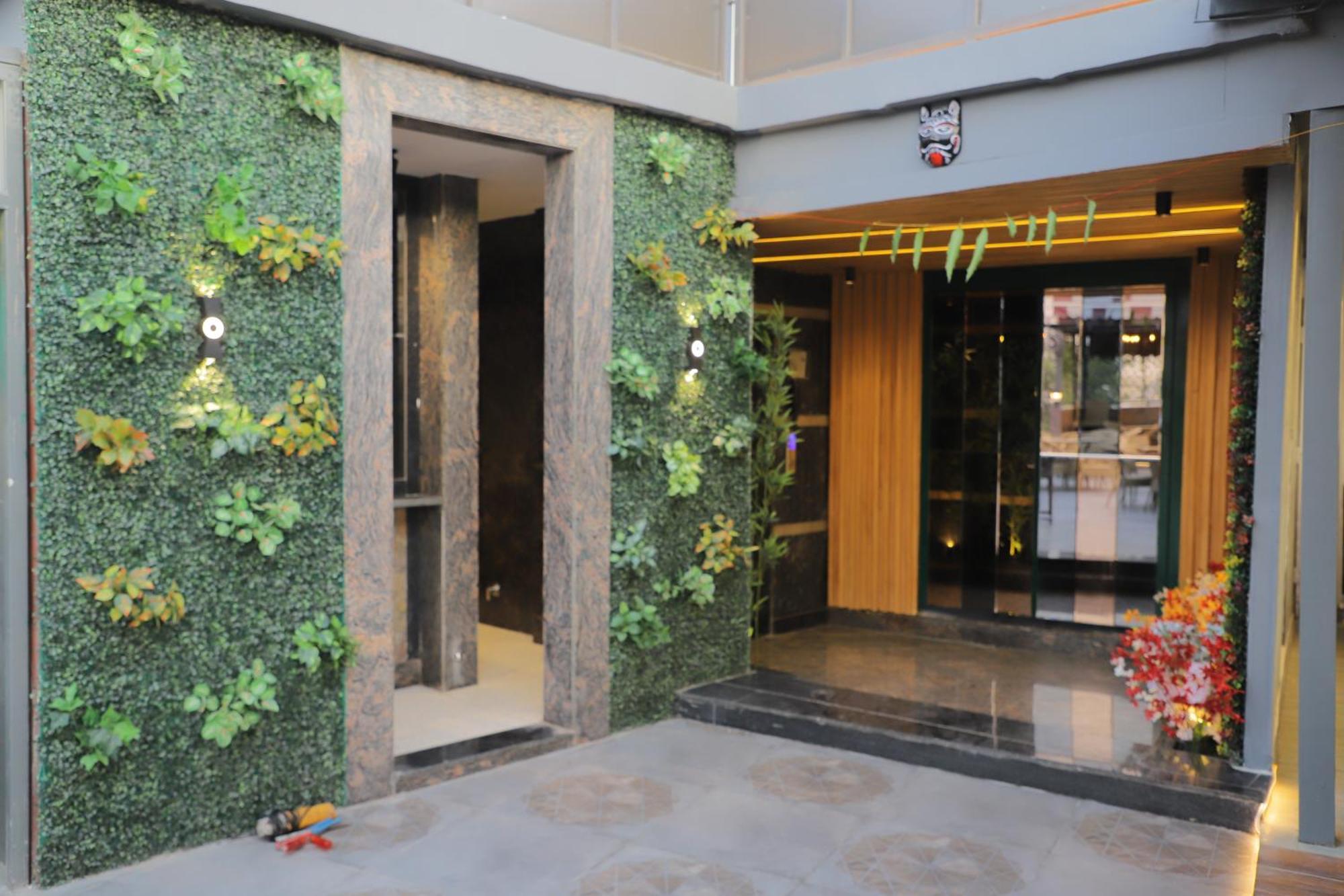 Hotel Haris Mg Road Gurugram Gurgaon Bagian luar foto
