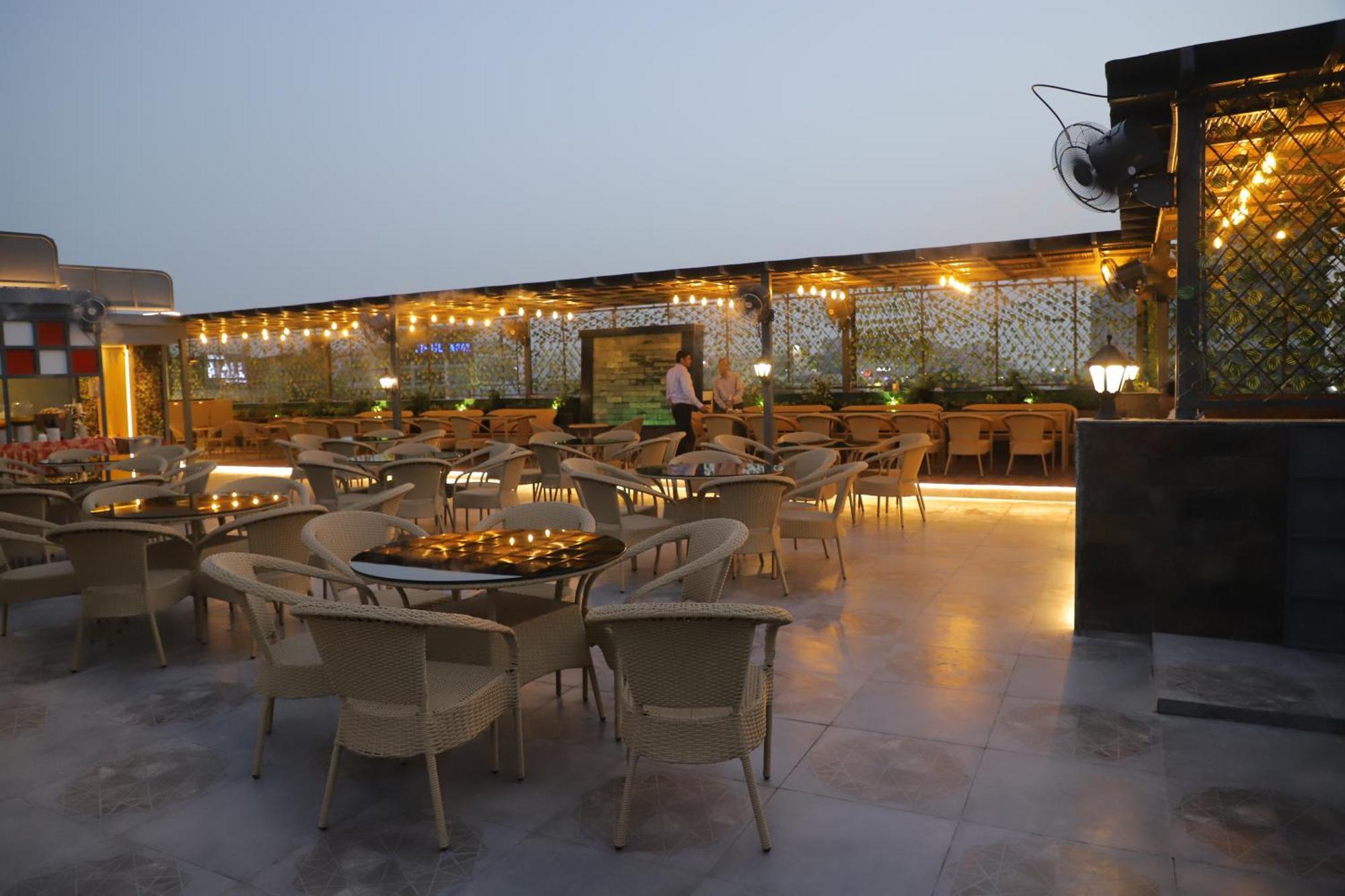 Hotel Haris Mg Road Gurugram Gurgaon Bagian luar foto